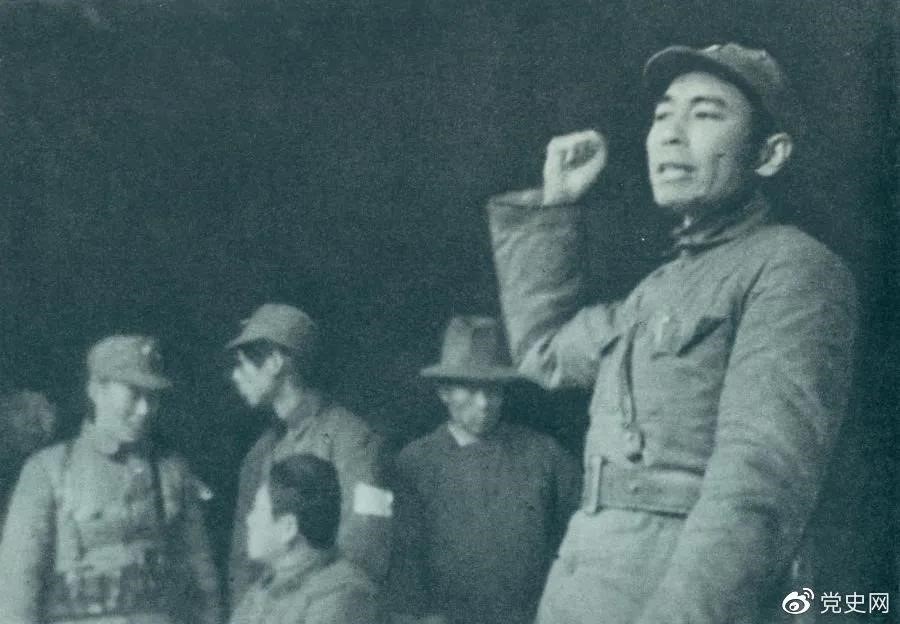 1939年2月23日，周恩來到皖南新四軍軍部，傳達(dá)中央關(guān)于新四軍向北向敵后發(fā)展的方針。