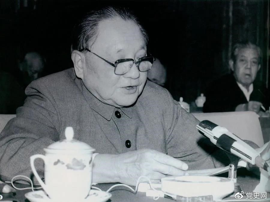 1985年3月7日，鄧小平在全國科技工作會議上發(fā)表講話。