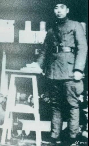 1939年3月10日，周恩來為新四軍排以上干部作題為《目前形勢與新四軍任務》的報告。