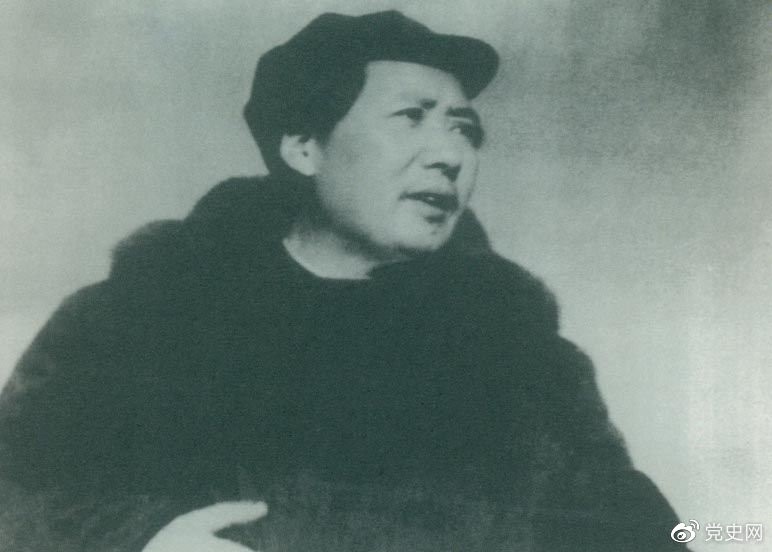 　　1949年3月23日，毛澤東率領中共中央機關離開西柏坡前往北平。出發(fā)時，他對周恩來說，今天是進京的日子，進京趕考去。我們決不當李自成，我們都希望考個好成績。
