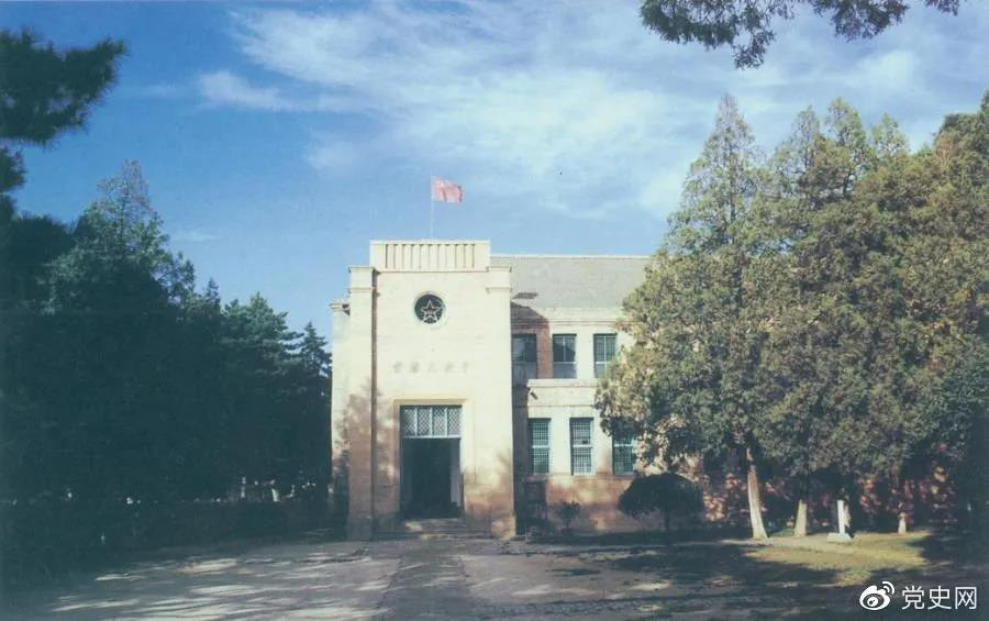 楊家?guī)X革命舊址，位于延安城西北約3公里，是中共中央1938年11月至1947年3月的所在地。