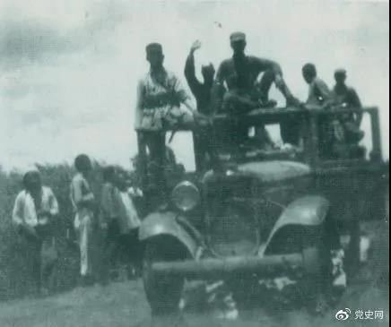 1938年3月31日，129師在邯長(zhǎng)公路的響堂鋪伏擊日軍，這是在戰(zhàn)斗中繳獲的汽車。
