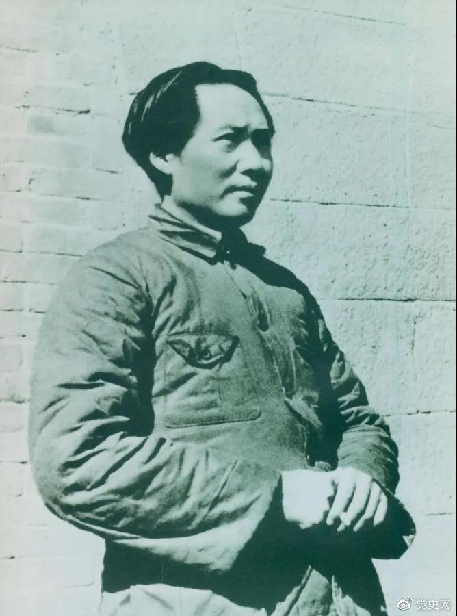 1936年2月至5月，毛澤東、彭德懷率軍進行了東征戰(zhàn)役。圖為指揮東征戰(zhàn)役時的毛澤東。