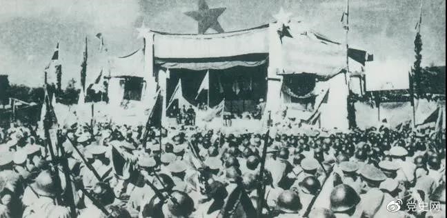 1950年5月19日，人民解放軍解放舟山群島。圖為舟山軍民舉行慶祝解放大會。