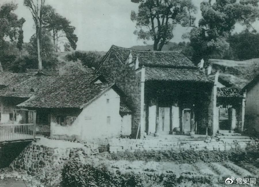 1928年5月20日，毛澤東主持召開中共湘贛邊界第一次代表大會。圖為會址——茅坪謝氏慎公祠。