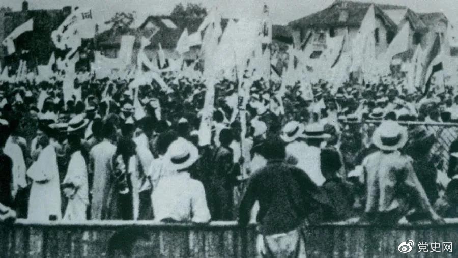 1925年5月30日，上海爆發(fā)了反帝愛國(guó)的五卅運(yùn)動(dòng)，掀起了全國(guó)范圍大革命高潮。