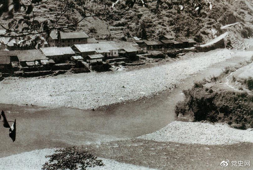 　　1935年6月26日，中共中央政治局在四川懋功兩河口召開會議。會議決定紅軍北上創(chuàng)造川陜甘根據(jù)地。圖為兩河口。