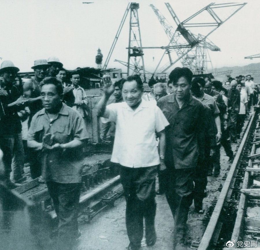 1980年7月12日，鄧小平到葛洲壩水利樞紐工程視察。