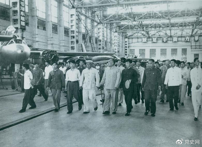 1964年7月31日，朱德視察哈爾濱飛機(jī)制造廠(chǎng)。