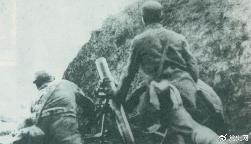 1940年8月，八路軍在總司令朱德、副總司令彭德懷的指揮下，向華北敵占交通線和各據(jù)點(diǎn)發(fā)動(dòng)了大規(guī)模進(jìn)攻戰(zhàn)役，即“百團(tuán)大戰(zhàn)”。